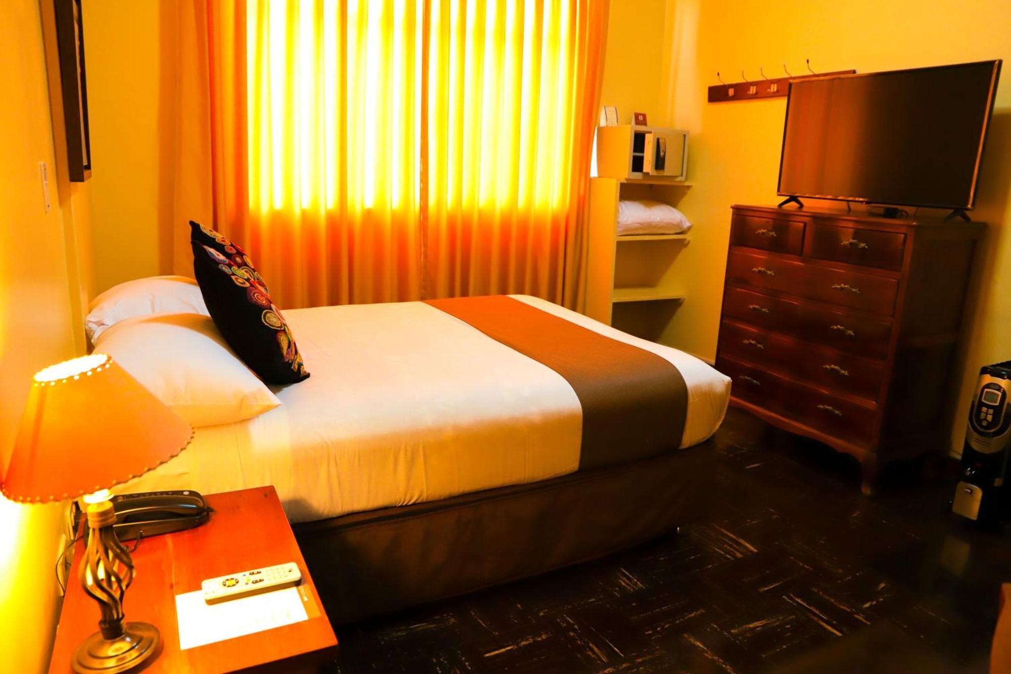 Dm Hoteles Ayacucho Bagian luar foto